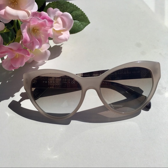 Prada 100% authentic Sunglasses - Picture 4 of 8